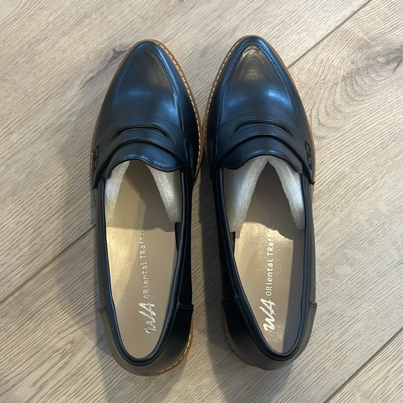 Women’s leather loafers - black flats - Picture 4 of 13
